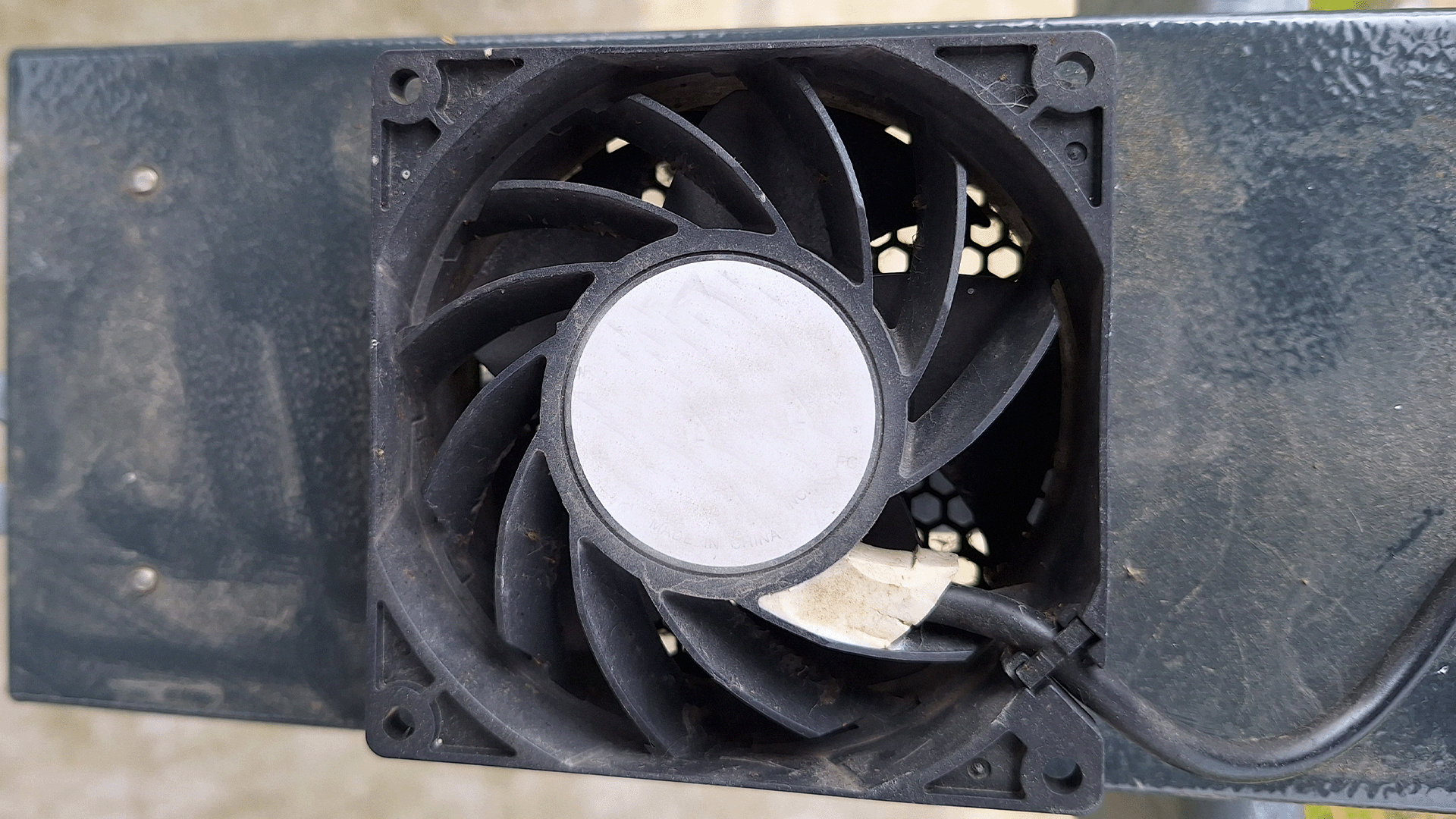 case-omvormers-schoonmaken-ventilatoren